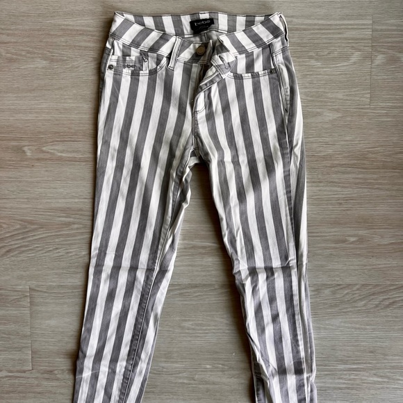 Bebe Grey Striped Pants - Picture 5 of 5